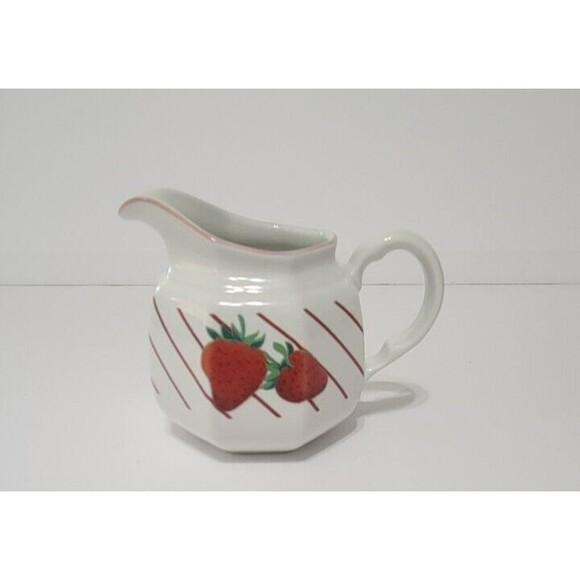 Vintage Mikasa Fresh Fruit Creamer DP 002 STRAWBERRIES Replacement - Picture 1 of 12